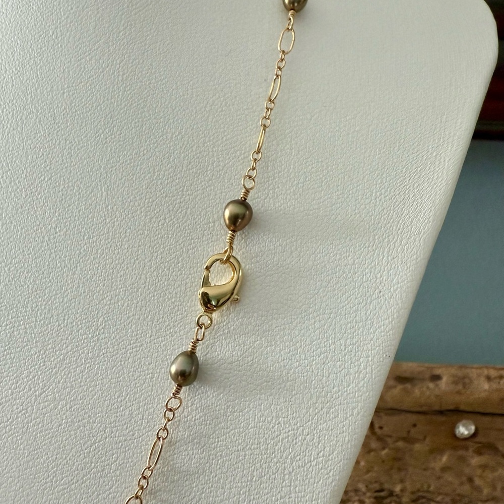 Handcrafted Gold and Pearl Necklace - Picture 3 of 3